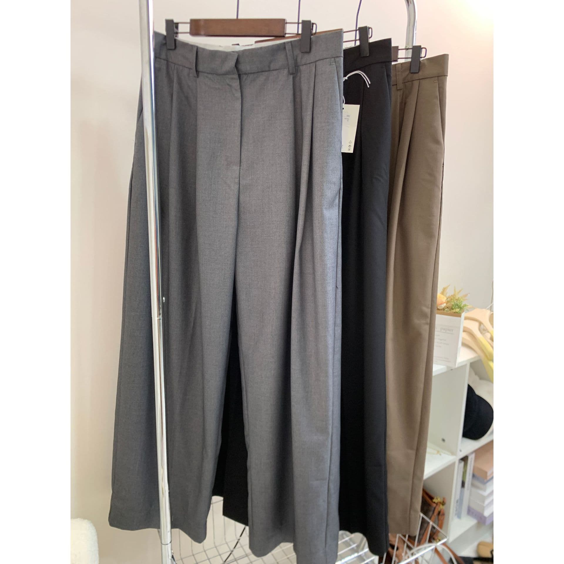 タックワイドパンツ ゆとりある美シルエットタックパンツ