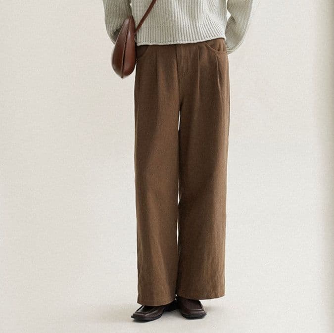タックワイドパンツ ゆとりのある立体感タックパンツ