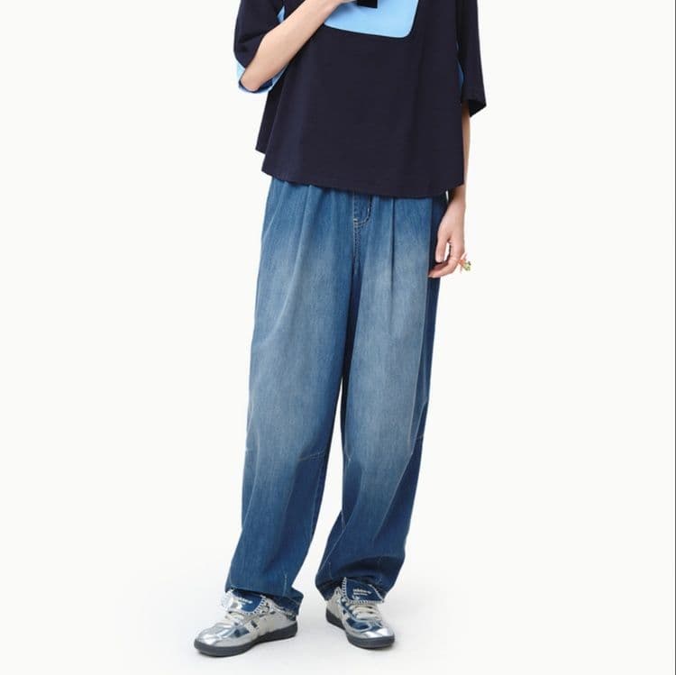 タックワイドパンツ 流れる余裕 タック仕立てデニム