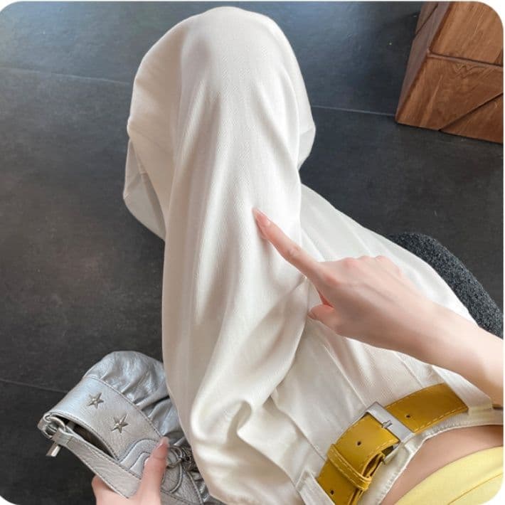 タックワイドパンツ 優雅さ漂うロングフレアパンツ