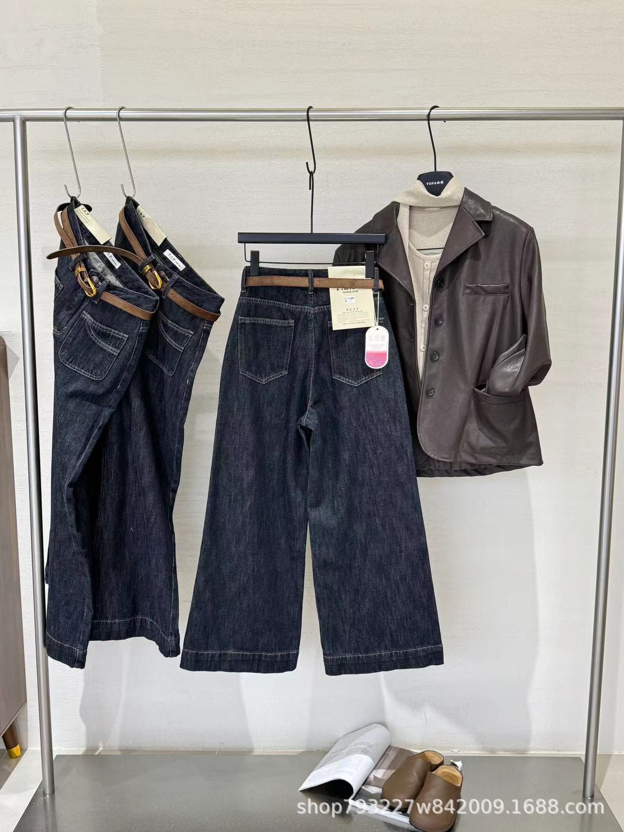 タックワイドパンツ フロントタック入りゆったりデニムパンツ