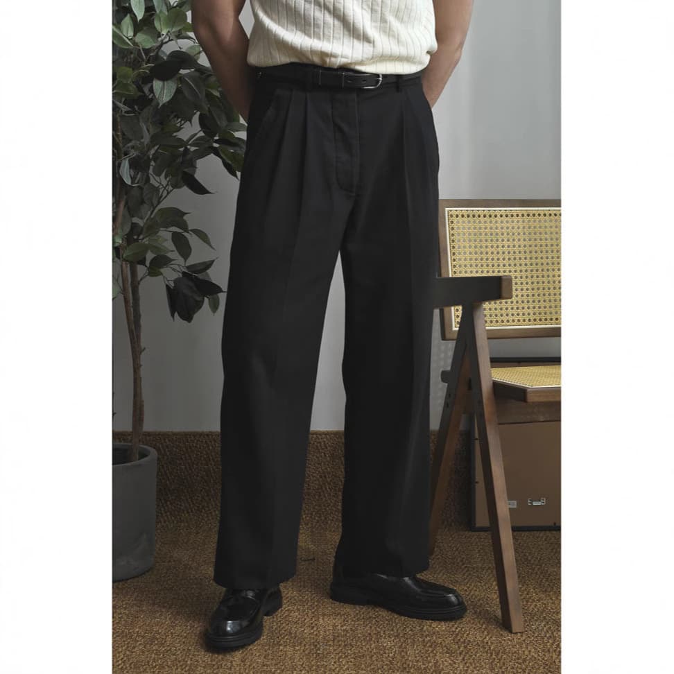 タックワイドパンツ すっきりとしたシルエットの上質パンツ