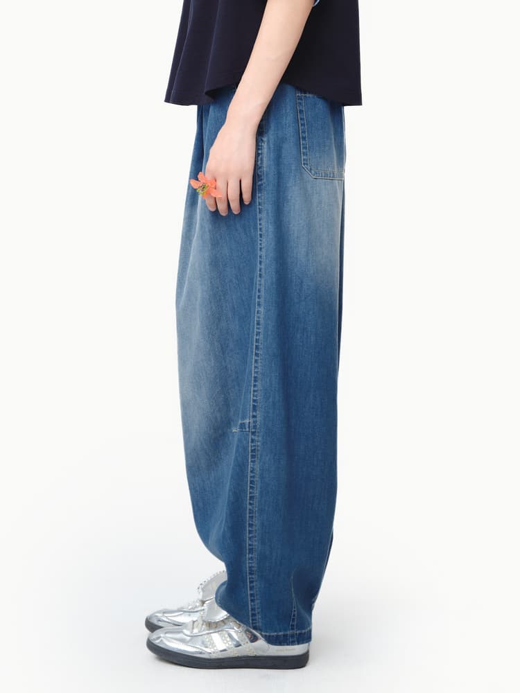 タックワイドパンツ 流れる余裕 タック仕立てデニム