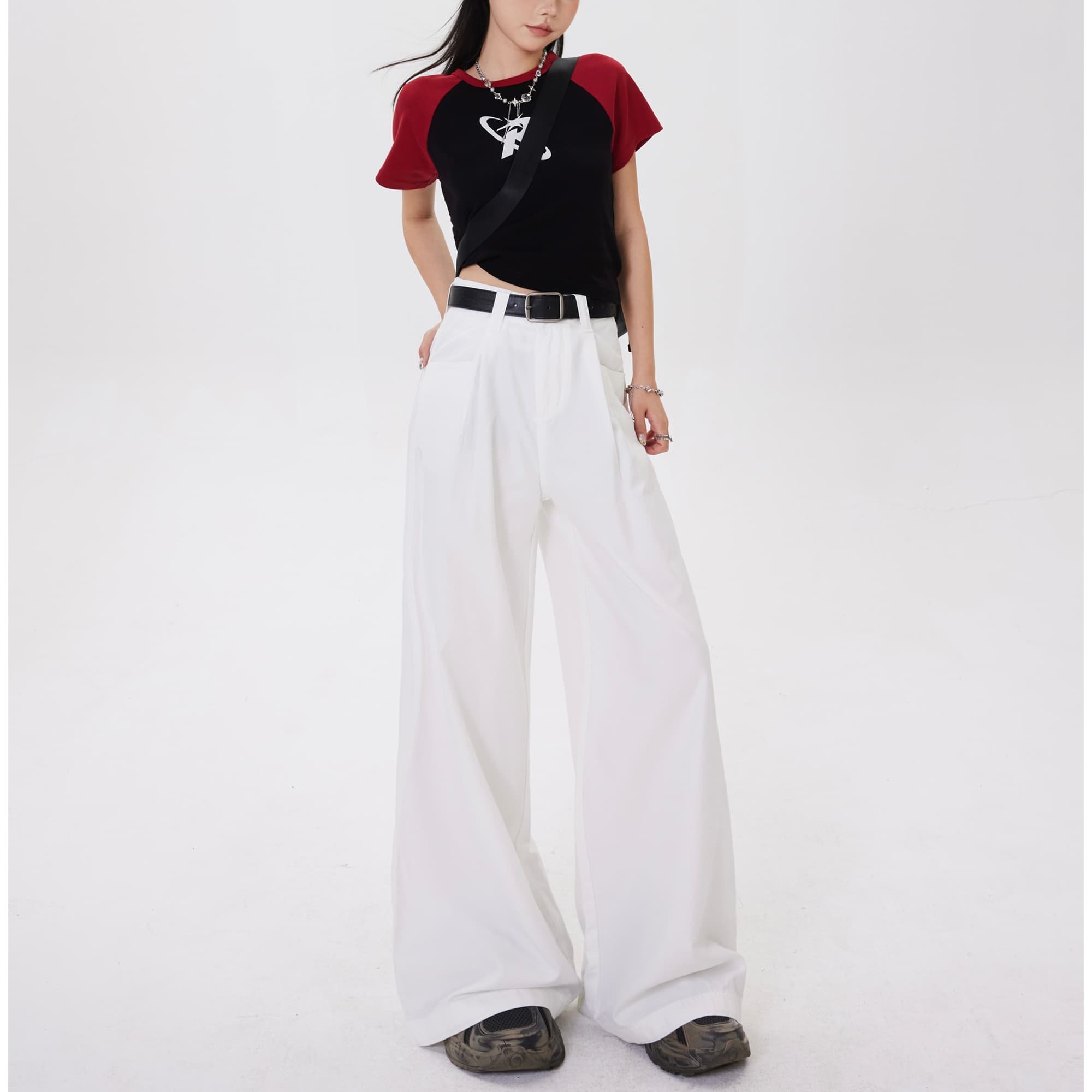 タックワイドパンツ ゆったりシルエットタックワイドパンツ