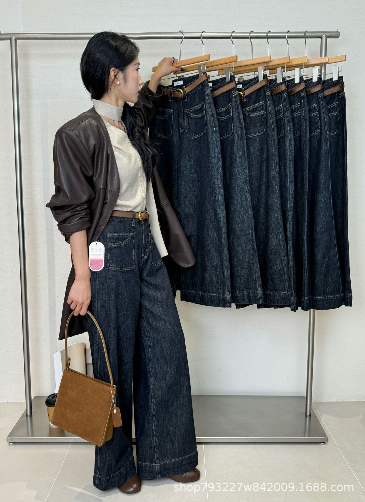 タックワイドパンツ フロントタック入りゆったりデニムパンツ