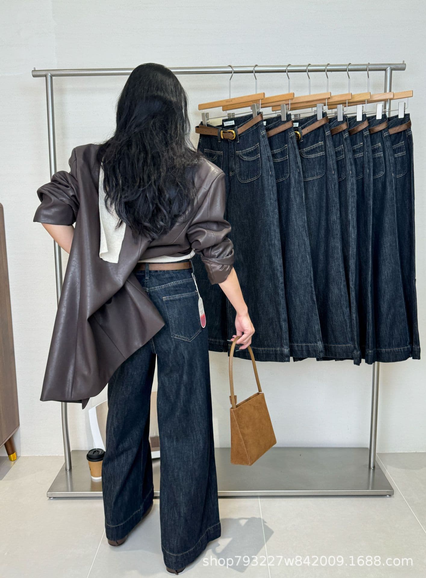 タックワイドパンツ フロントタック入りゆったりデニムパンツ