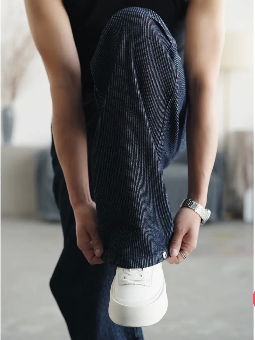タックワイドパンツ タックワイドパンツ 縦縞模様のゆったりデニムパンツ