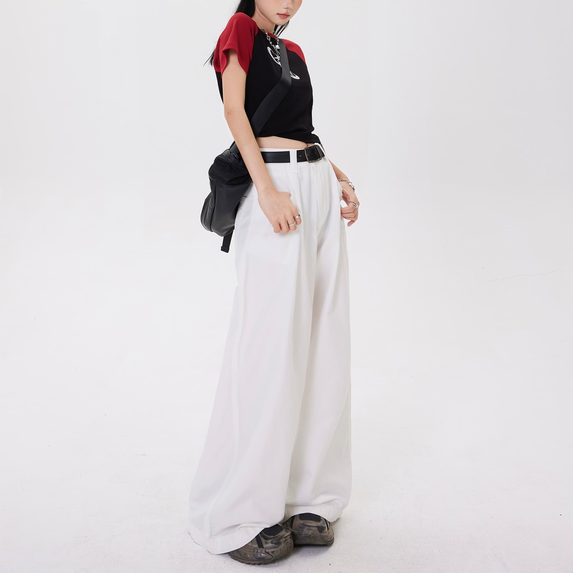 タックワイドパンツ ゆったりシルエットタックワイドパンツ