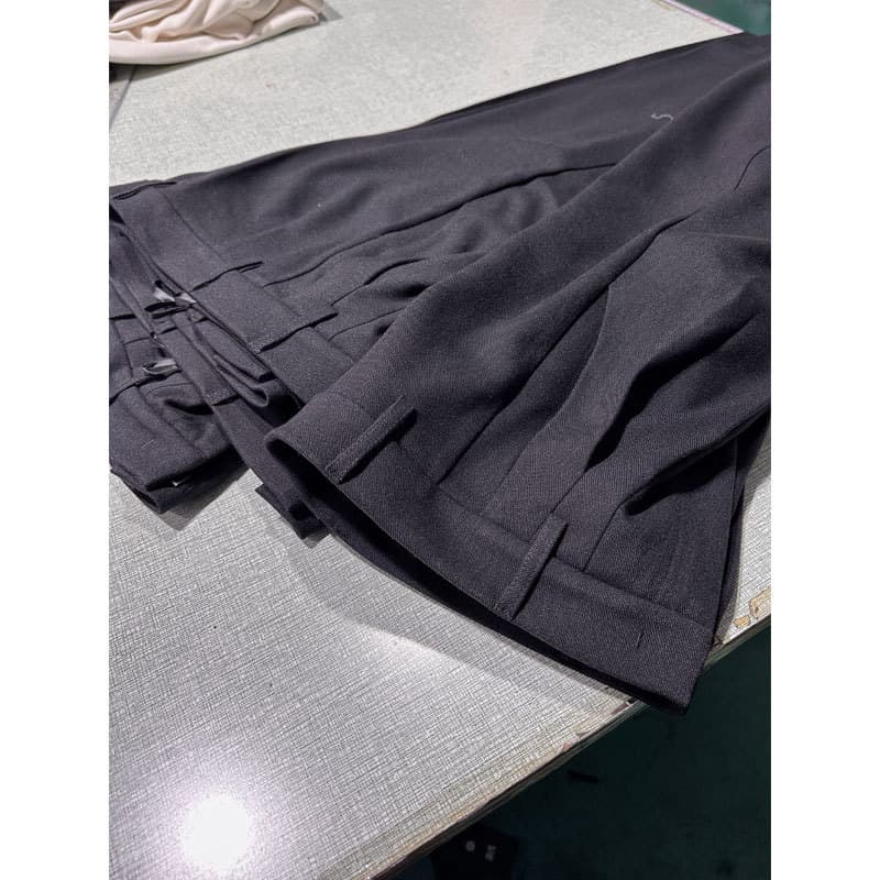 しなやかタックワイドパンツ