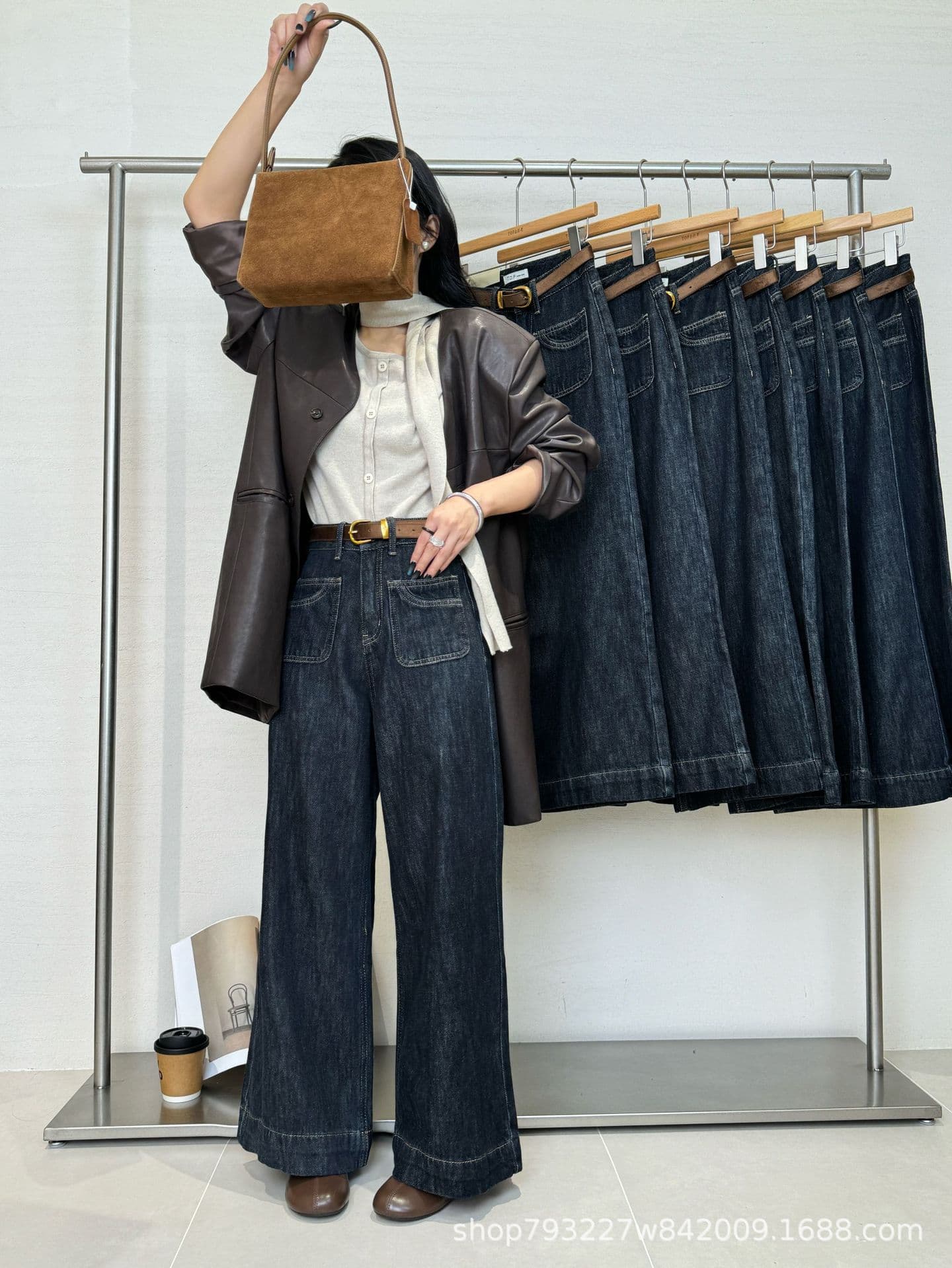 タックワイドパンツ フロントタック入りゆったりデニムパンツ