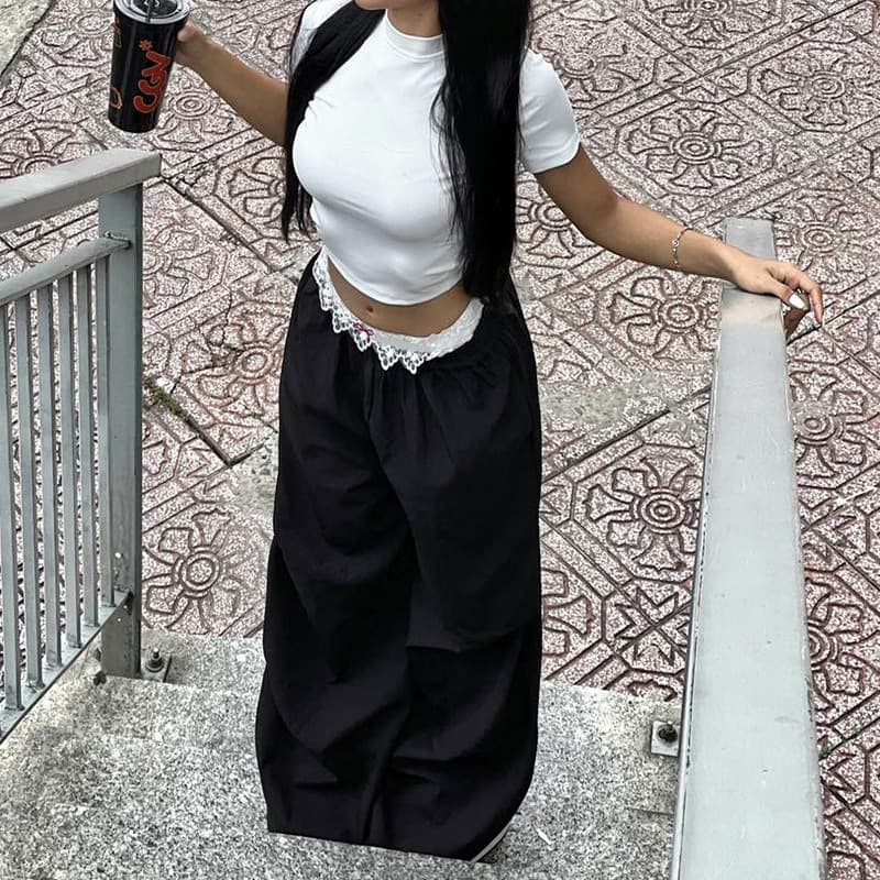 タックワイドパンツ 黒レース装飾 ローライズワイドパンツ