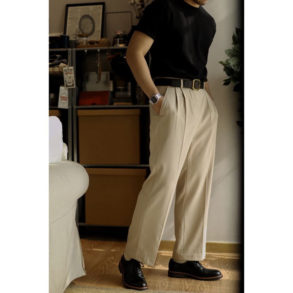 タックワイドパンツ すっきりとしたシルエットの上質パンツ