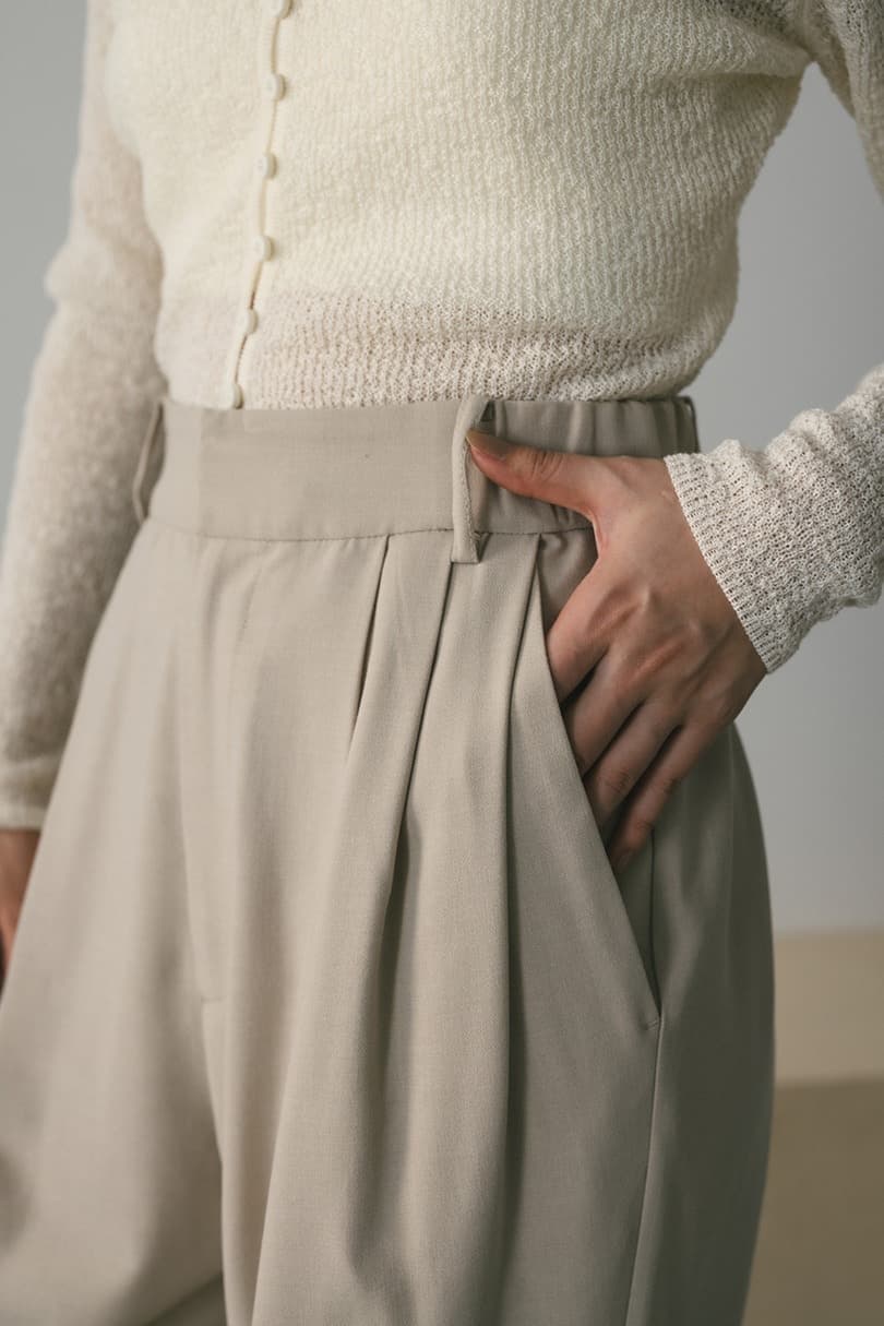 タックワイドパンツ タックワイドパンツ 上質感あふれる立体シルエットパンツ