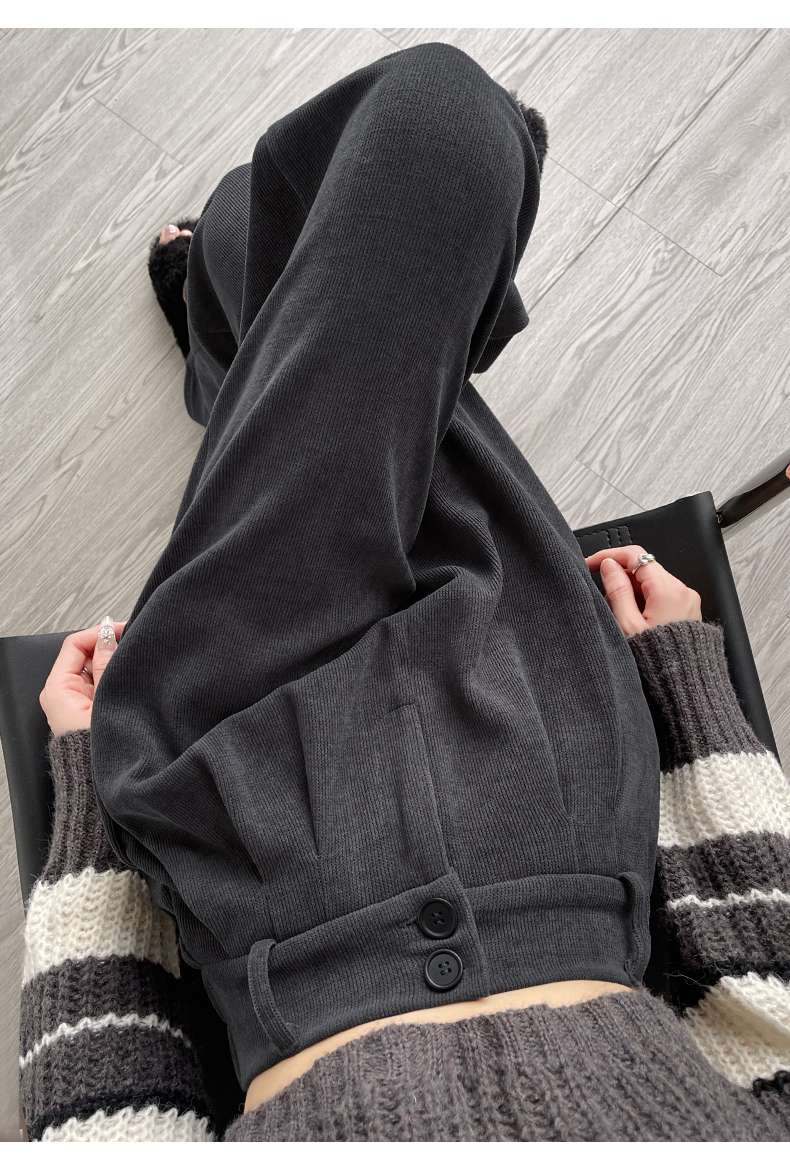 リネン素材のハイウエストタックワイドパンツ