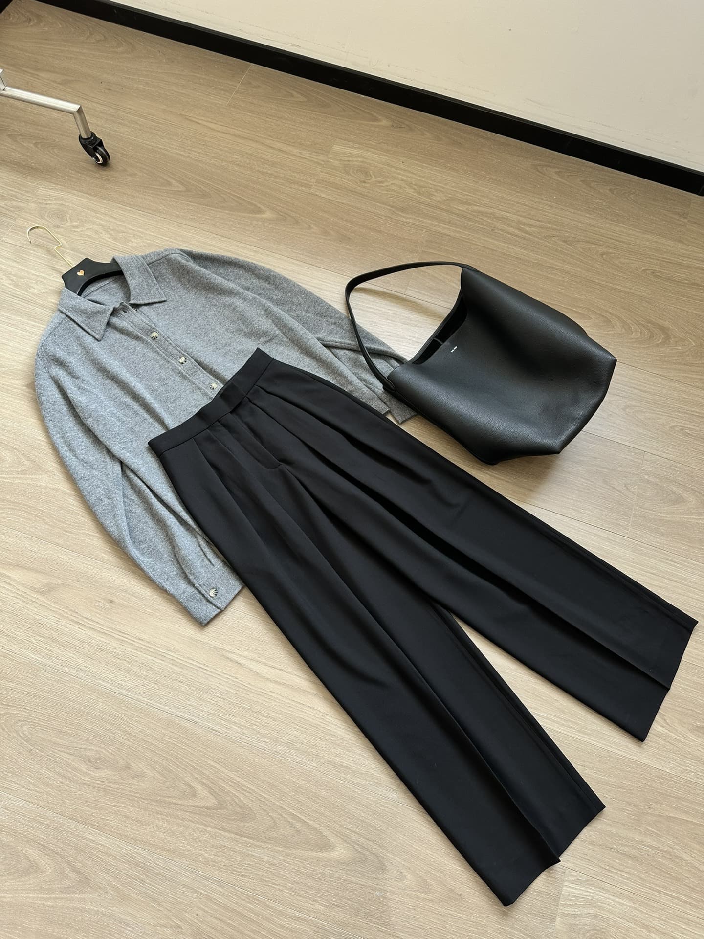 タックワイドパンツ やわらかなストレッチワイドパンツ