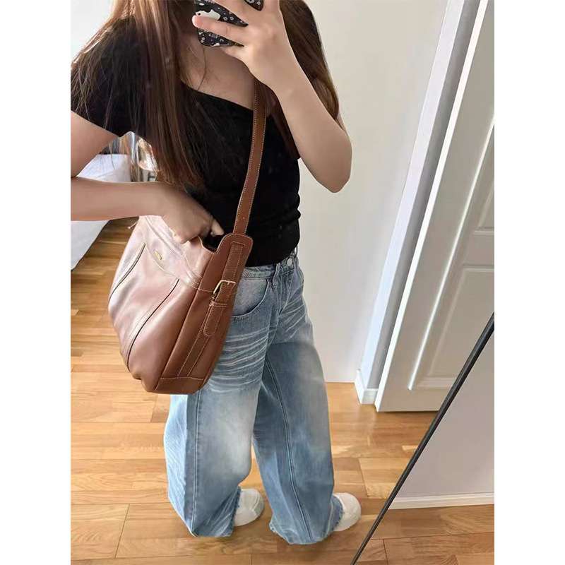 やわらかウォッシュタックワイドパンツ