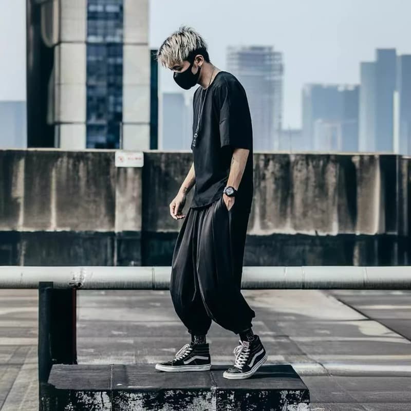 タックワイドパンツ 黒のゆったりサルエル袴パンツ メンズ