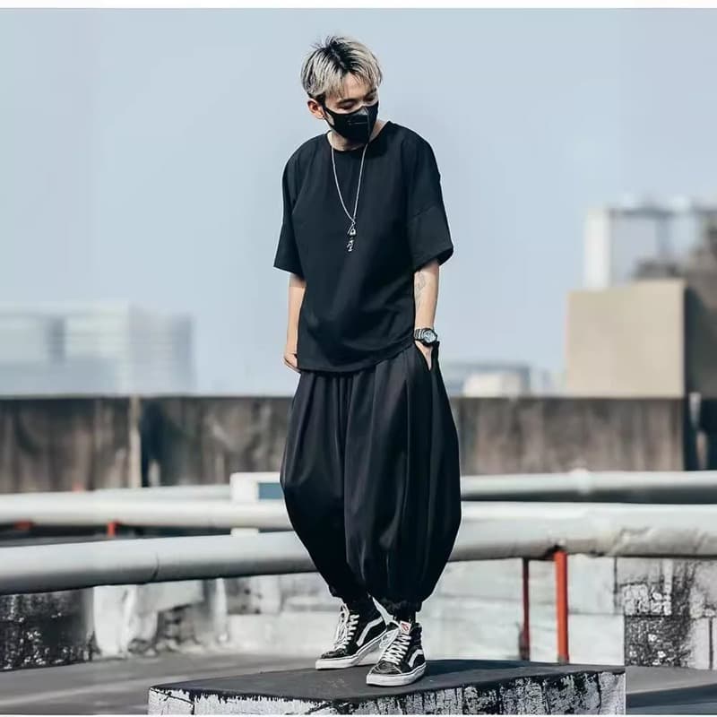 タックワイドパンツ 黒のゆったりサルエル袴パンツ メンズ