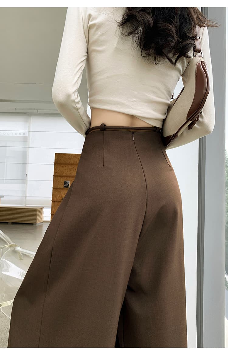 美脚効果抜群タックワイドパンツ